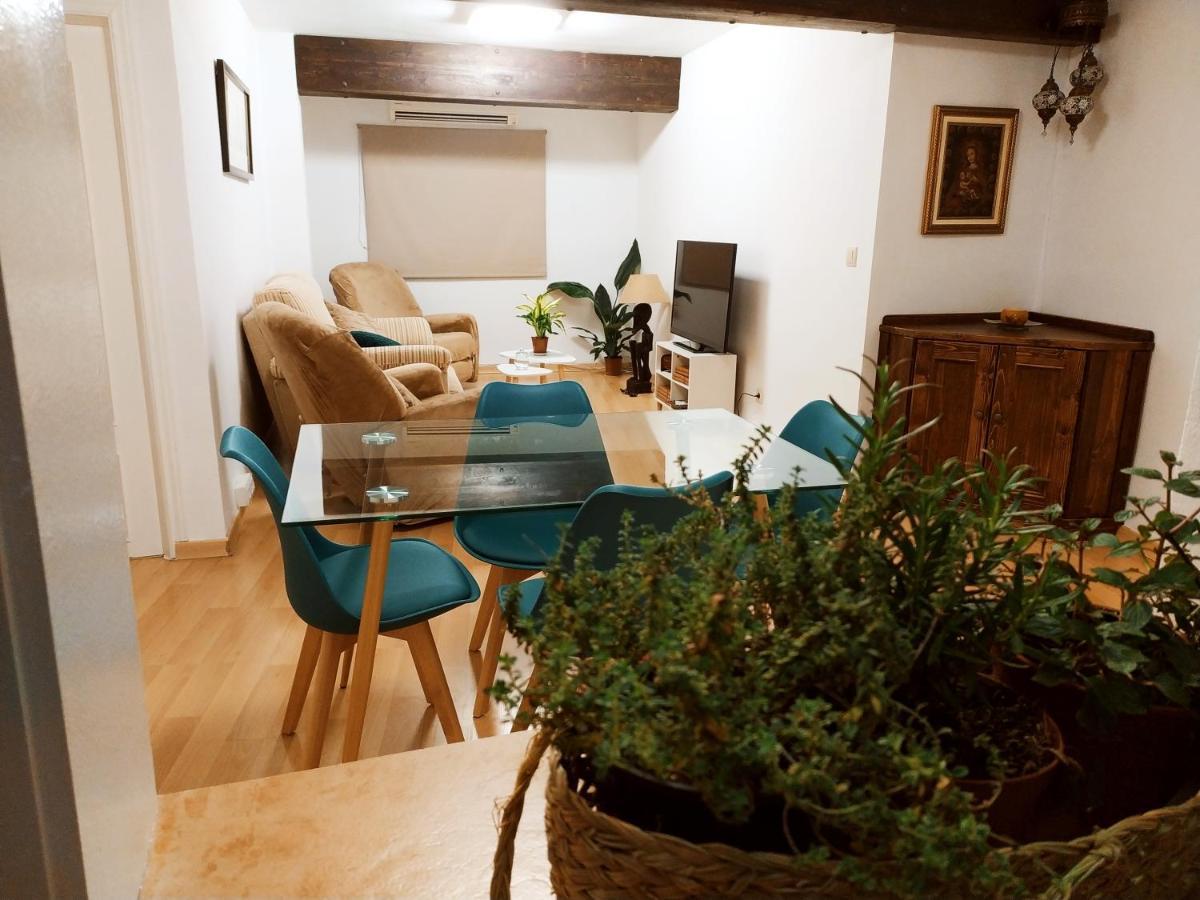 Al Pie Del Camarin Con Parking Gratis Lägenhet Jaén Exteriör bild
