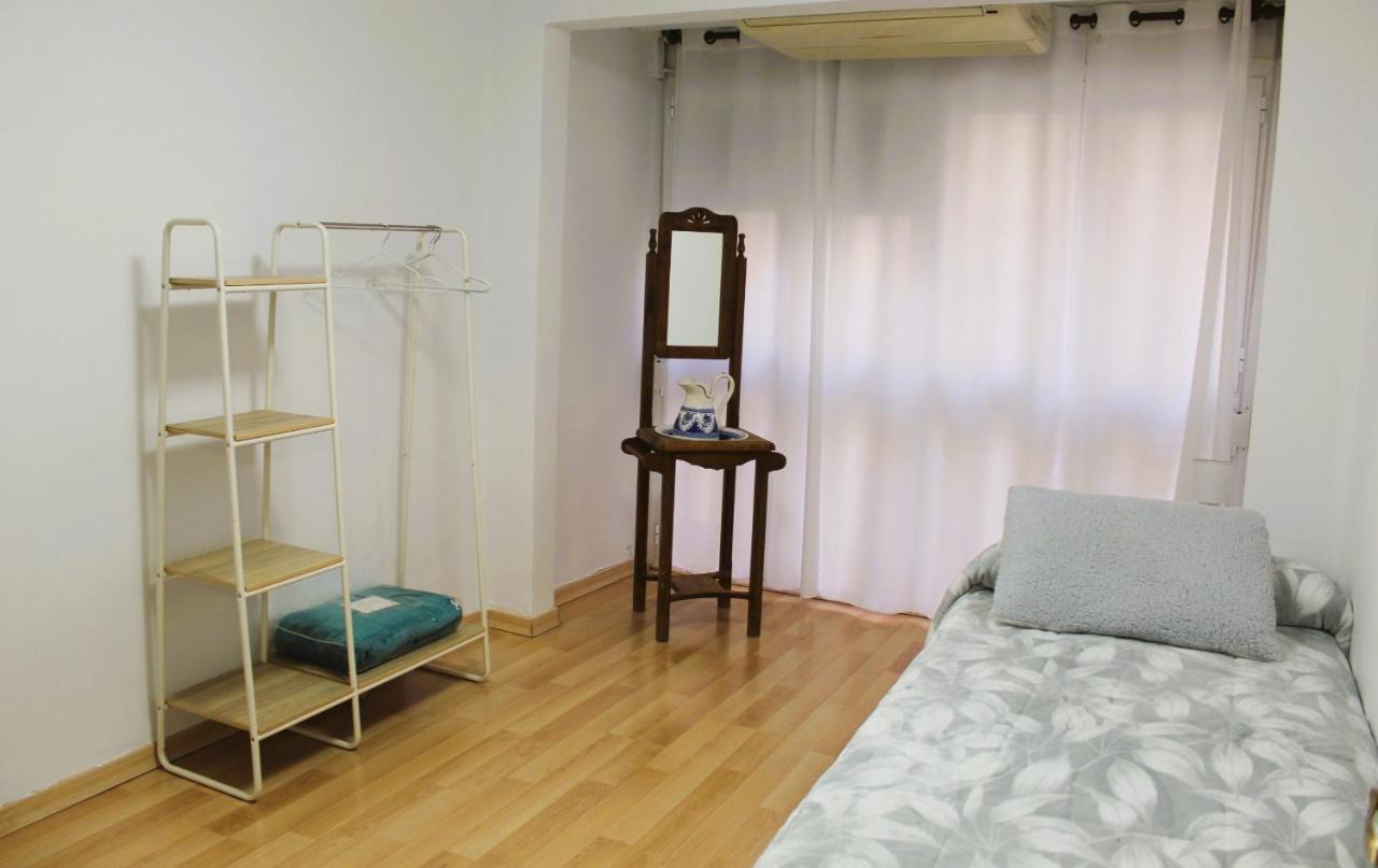 Al Pie Del Camarin Con Parking Gratis Lägenhet Jaén Exteriör bild